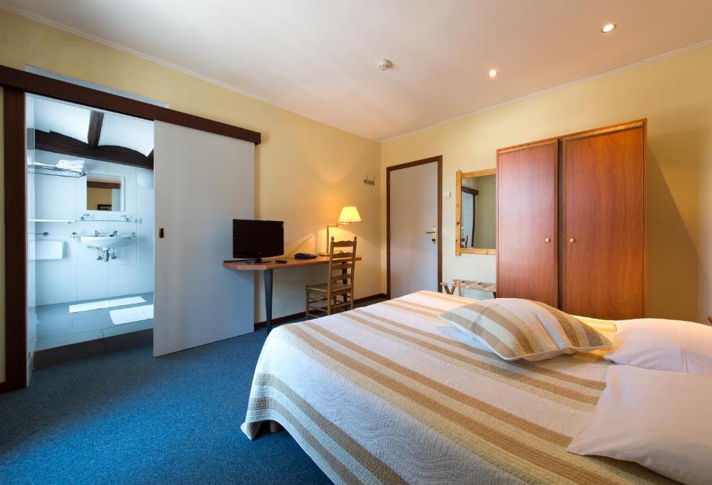 Auberge Le XIX Eme Thulin Стая снимка
